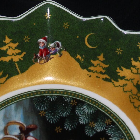 Villeroy & Boch Toy's Fantasy Bowl | Sleigh Ride | Porcelain Serving Bowls - Picture 8 of 11